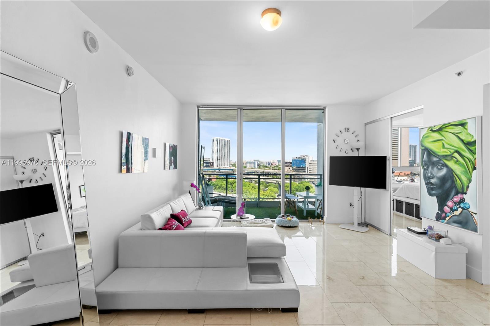 90 SW 3rd St #1209, Miami FL 33130