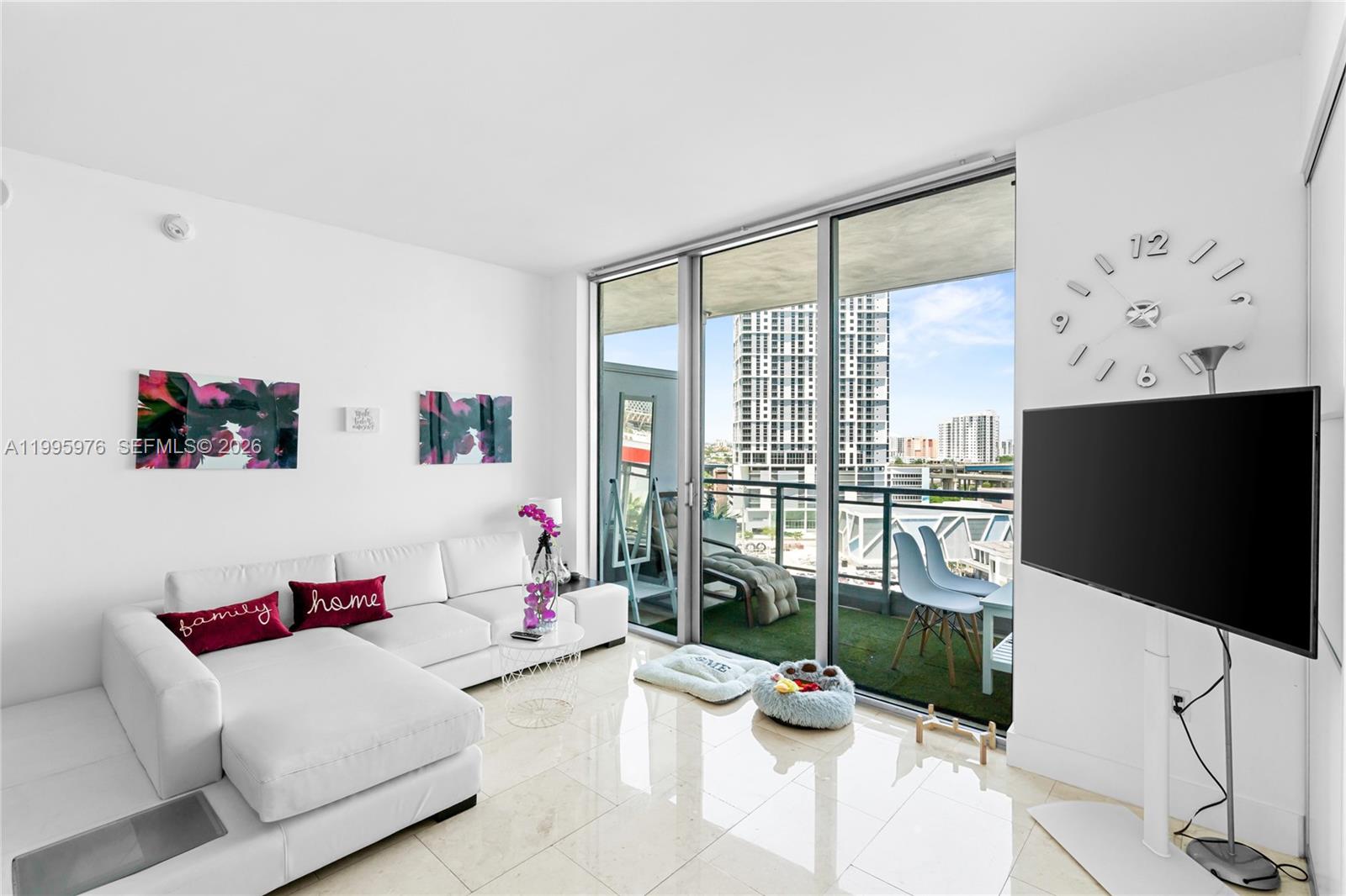 90 SW 3rd St #1209, Miami FL 33130