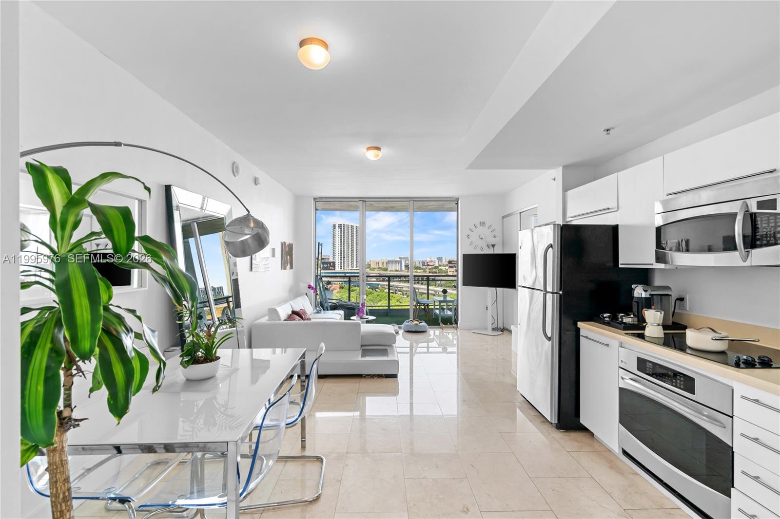 90 SW 3rd St #1209, Miami FL 33130