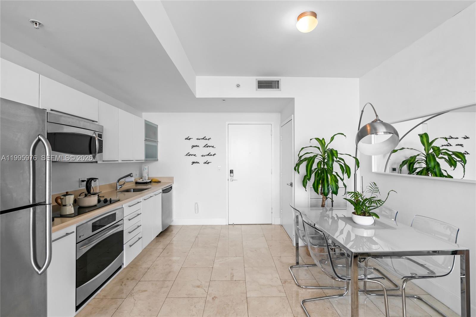 90 SW 3rd St #1209, Miami FL 33130