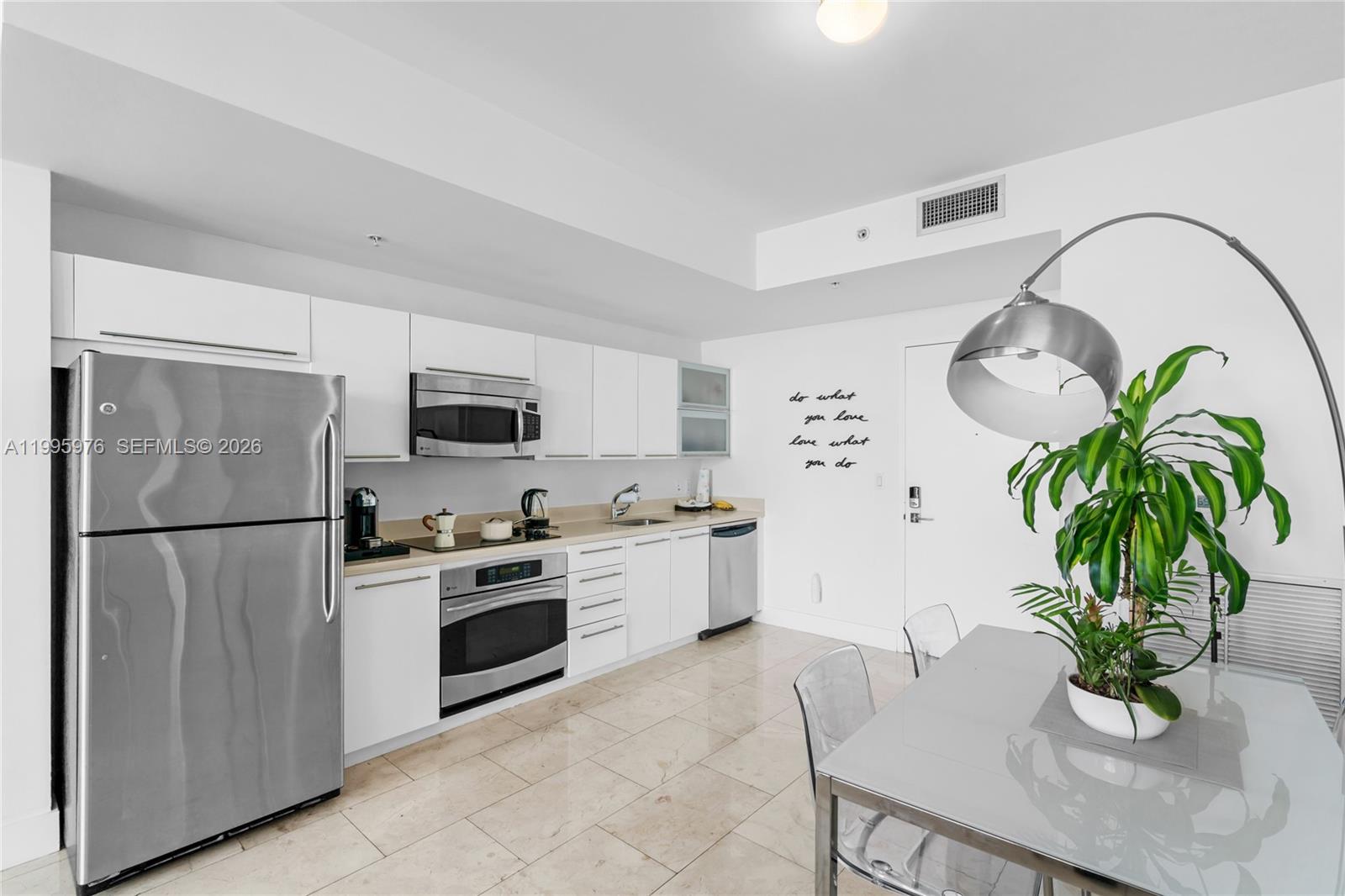 90 SW 3rd St #1209, Miami FL 33130