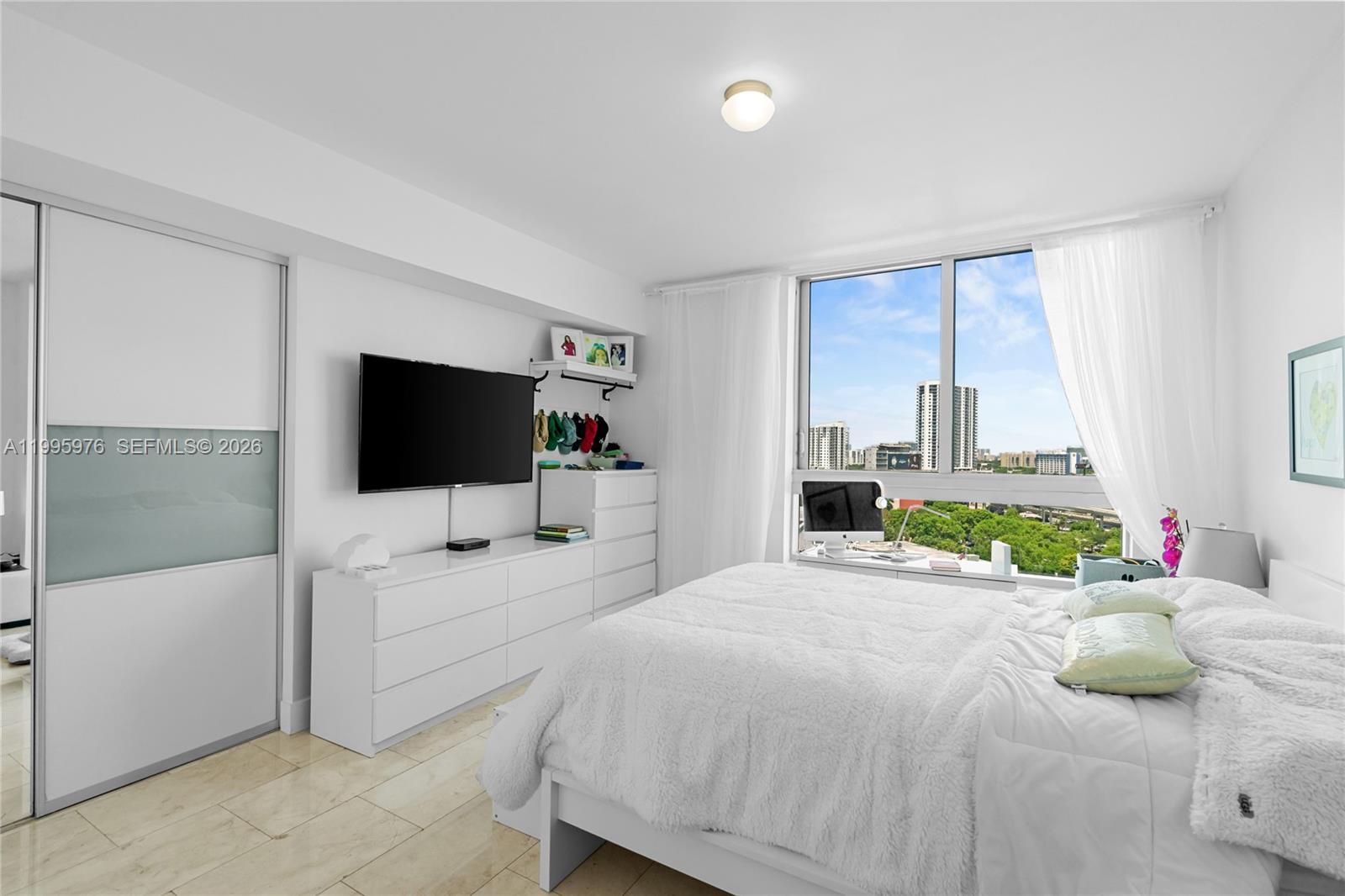 90 SW 3rd St #1209, Miami FL 33130
