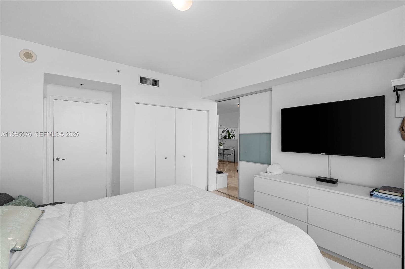 90 SW 3rd St #1209, Miami FL 33130