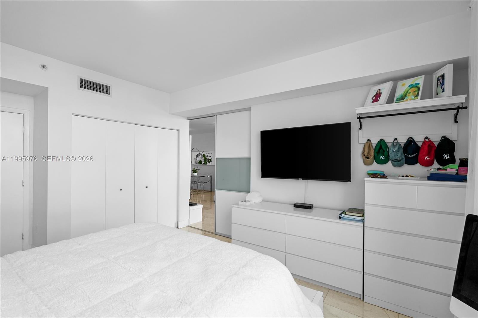 90 SW 3rd St #1209, Miami FL 33130