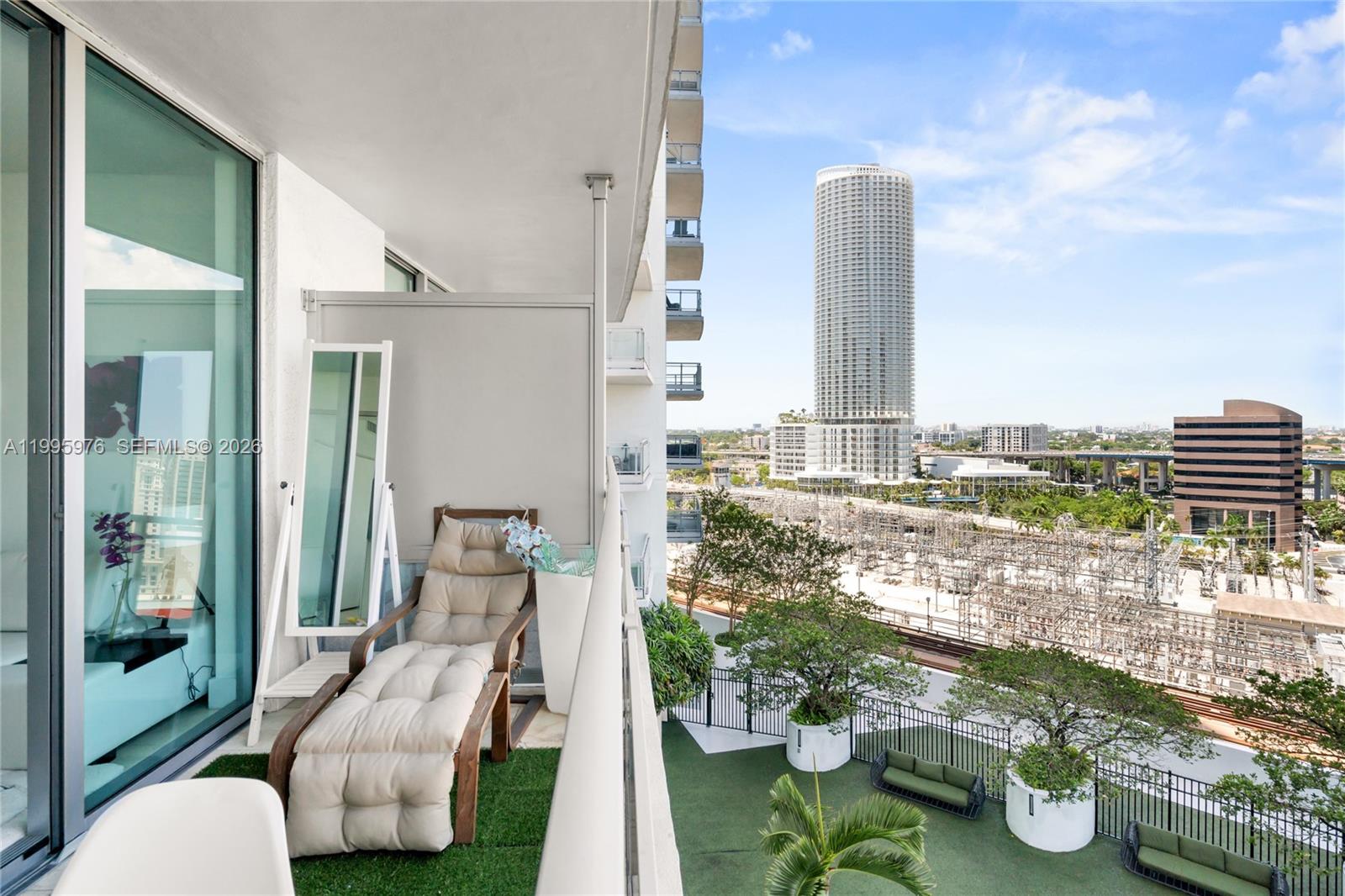 90 SW 3rd St #1209, Miami FL 33130