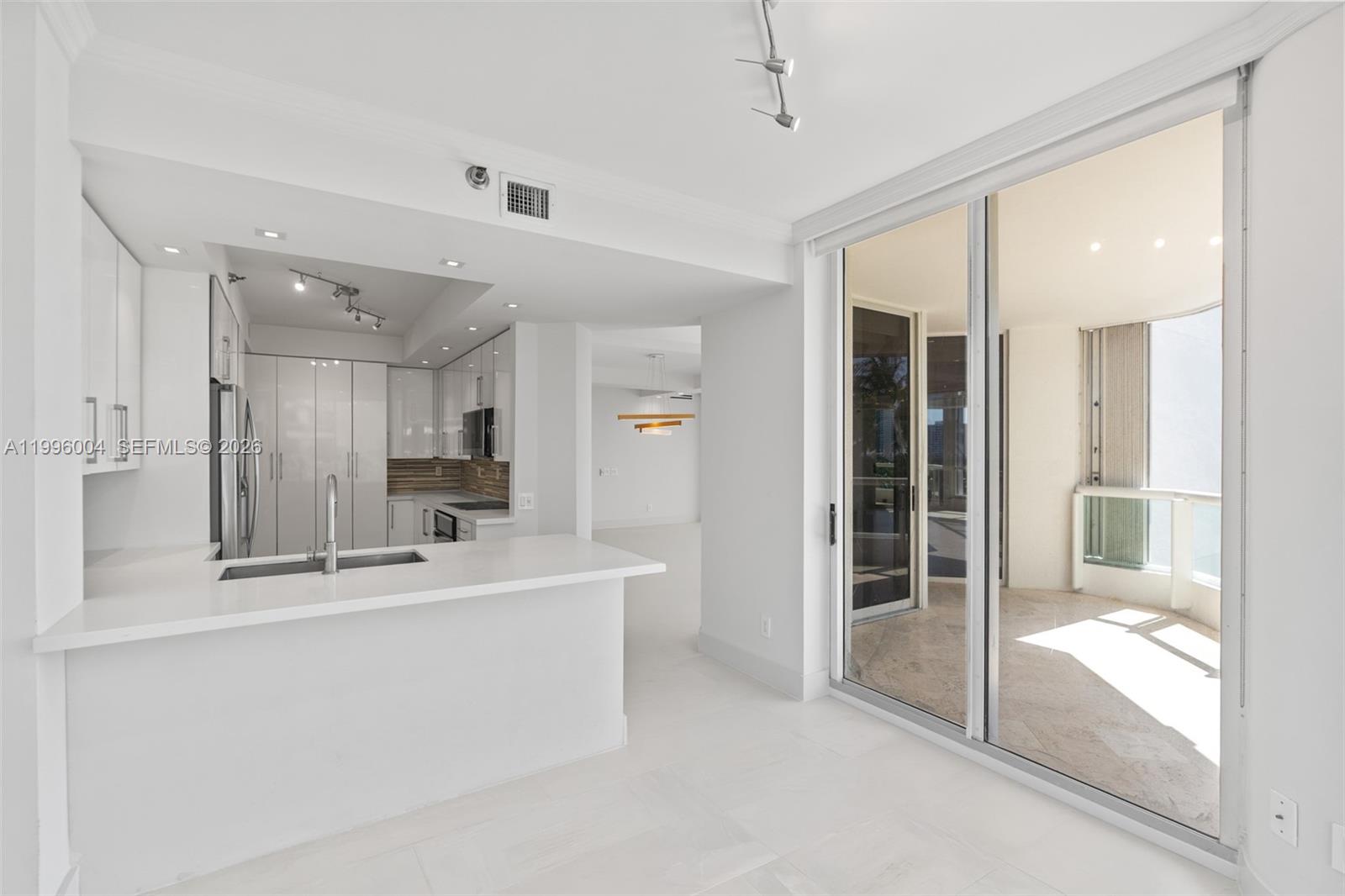 21150 Point Pl #701, Aventura FL 33180