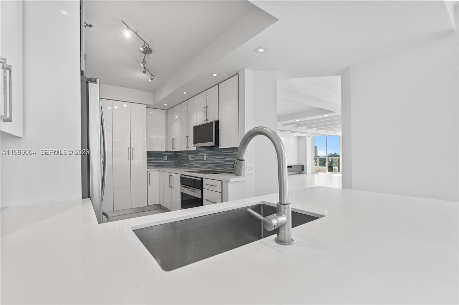 21150 Point Pl #701, Aventura FL 33180
