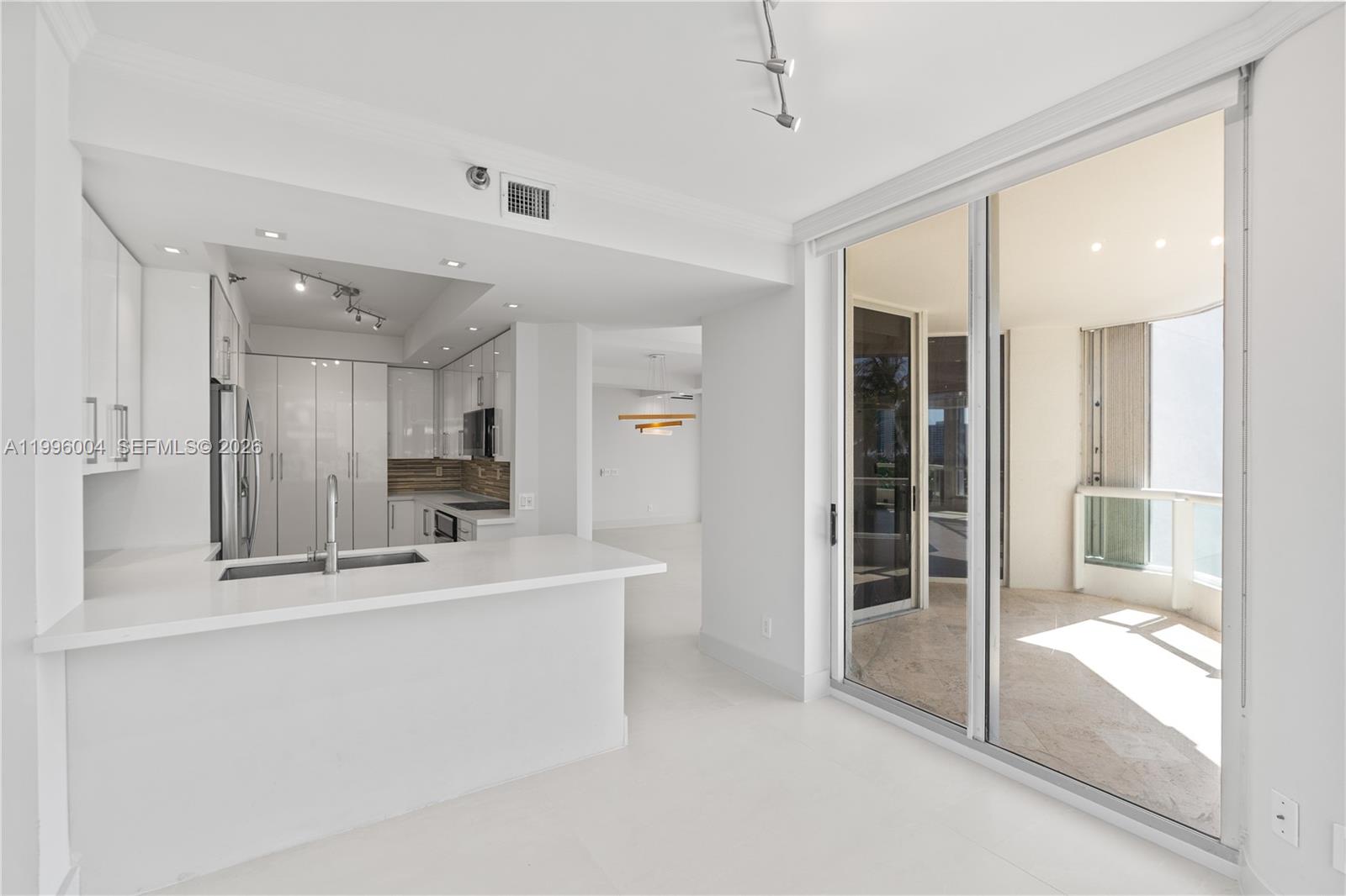 21150 Point Pl #701, Aventura FL 33180