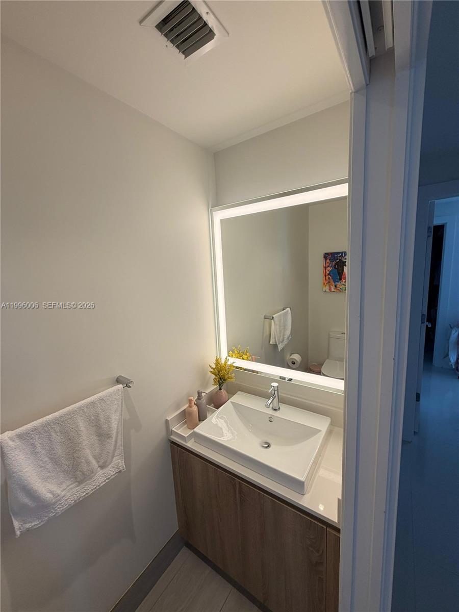 2960 NE 207th St #1101, Aventura FL 33180