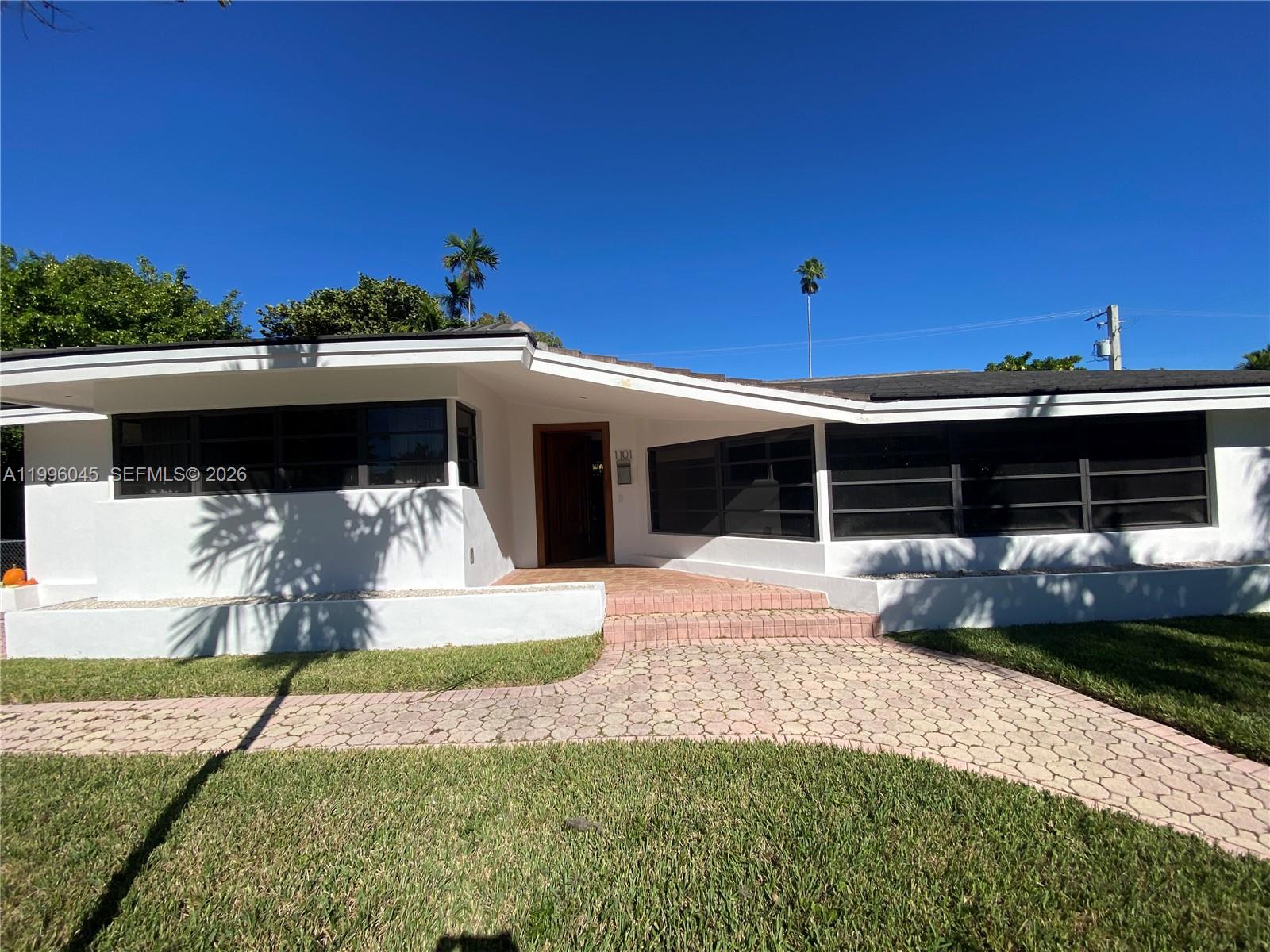 1101 Bay Dr, Miami Beach FL 33141