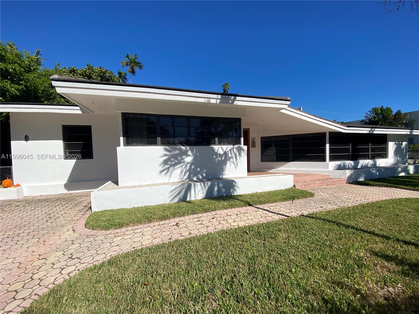 1101 Bay Dr, Miami Beach FL 33141