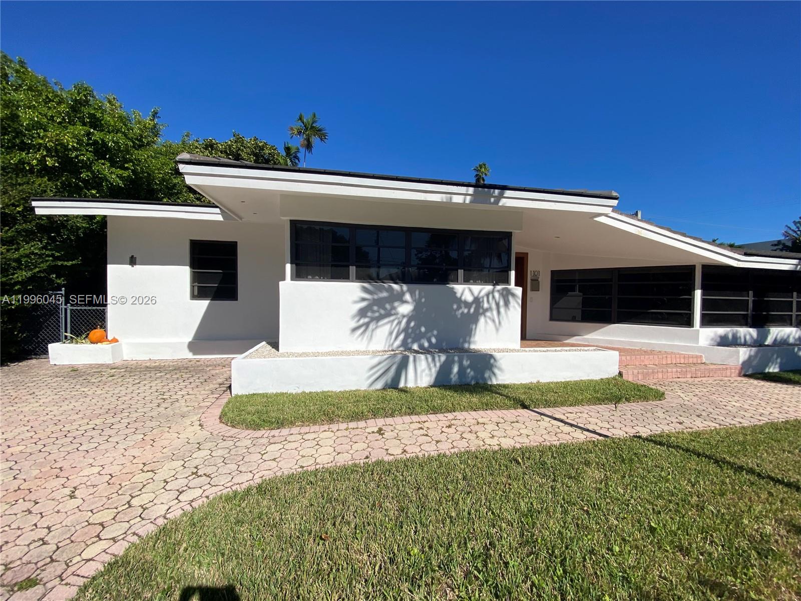 1101 Bay Dr, Miami Beach FL 33141