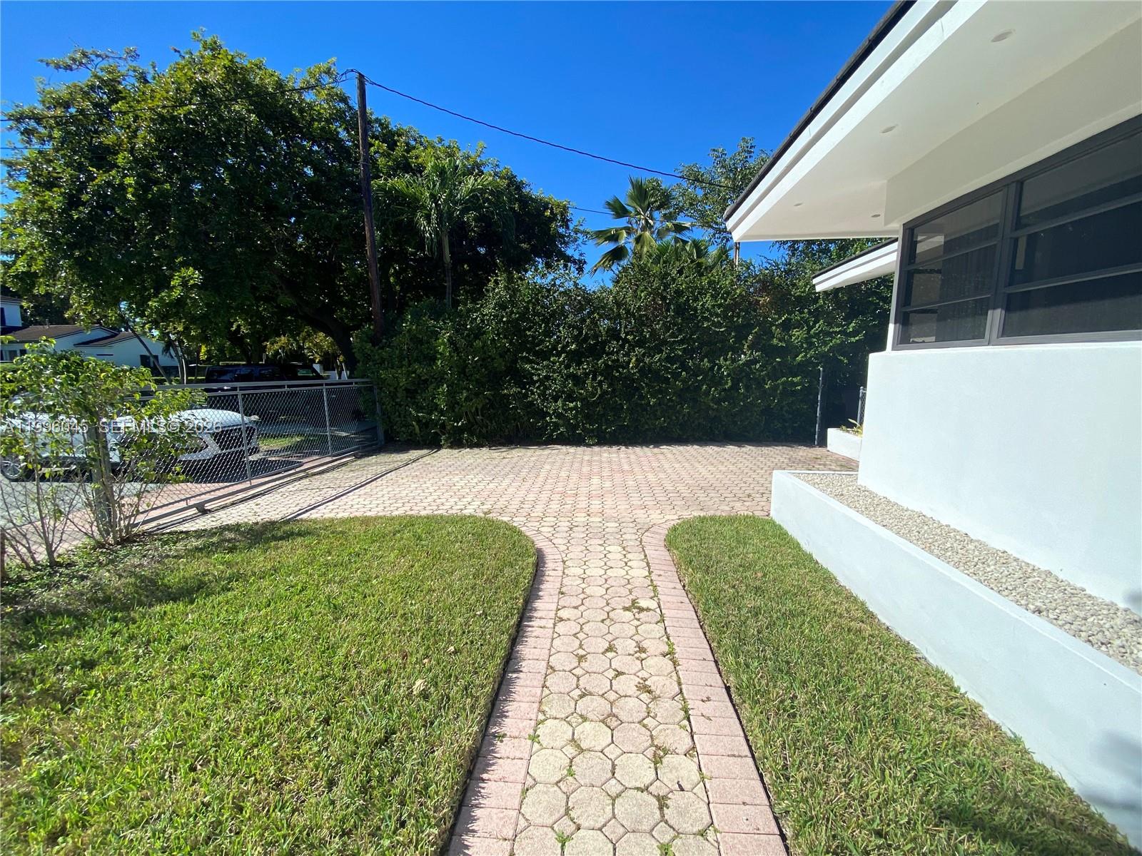 1101 Bay Dr, Miami Beach FL 33141