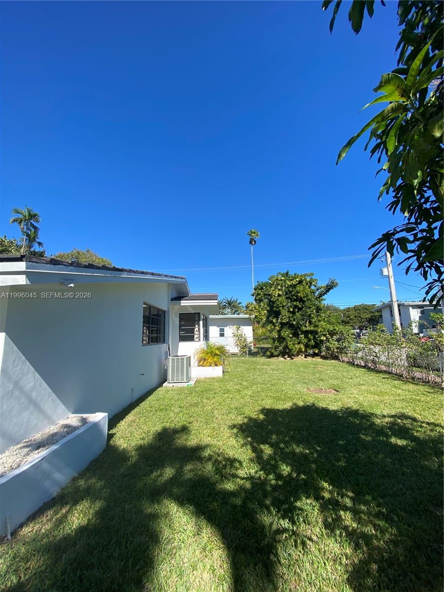 1101 Bay Dr, Miami Beach FL 33141