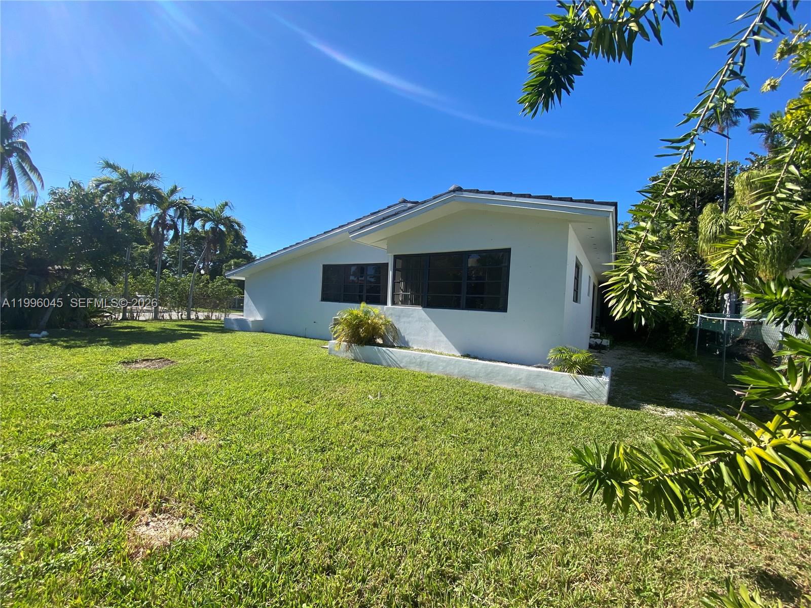 1101 Bay Dr, Miami Beach FL 33141