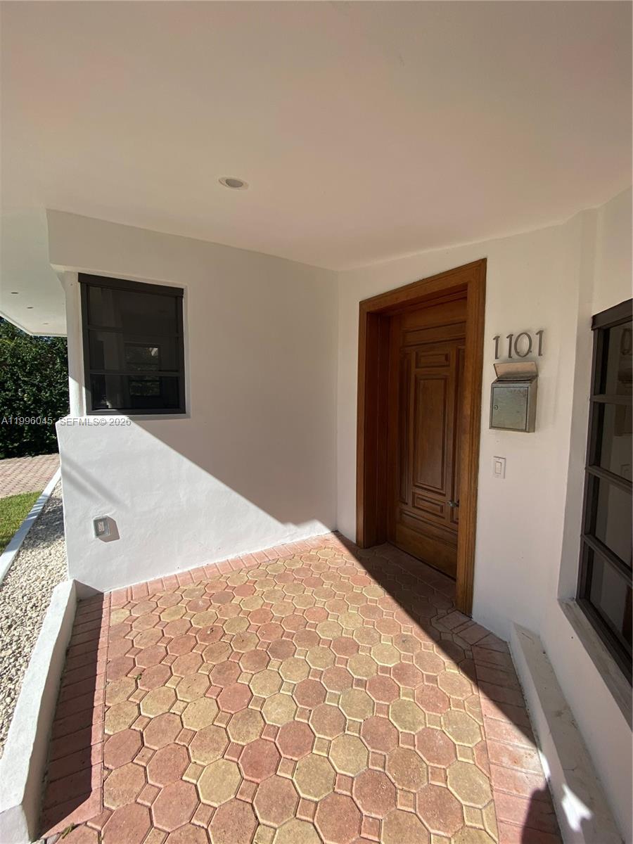 1101 Bay Dr, Miami Beach FL 33141