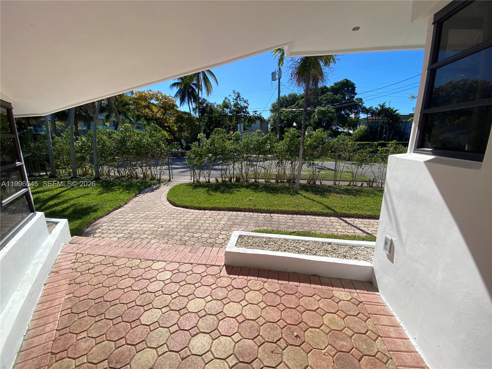 1101 Bay Dr, Miami Beach FL 33141