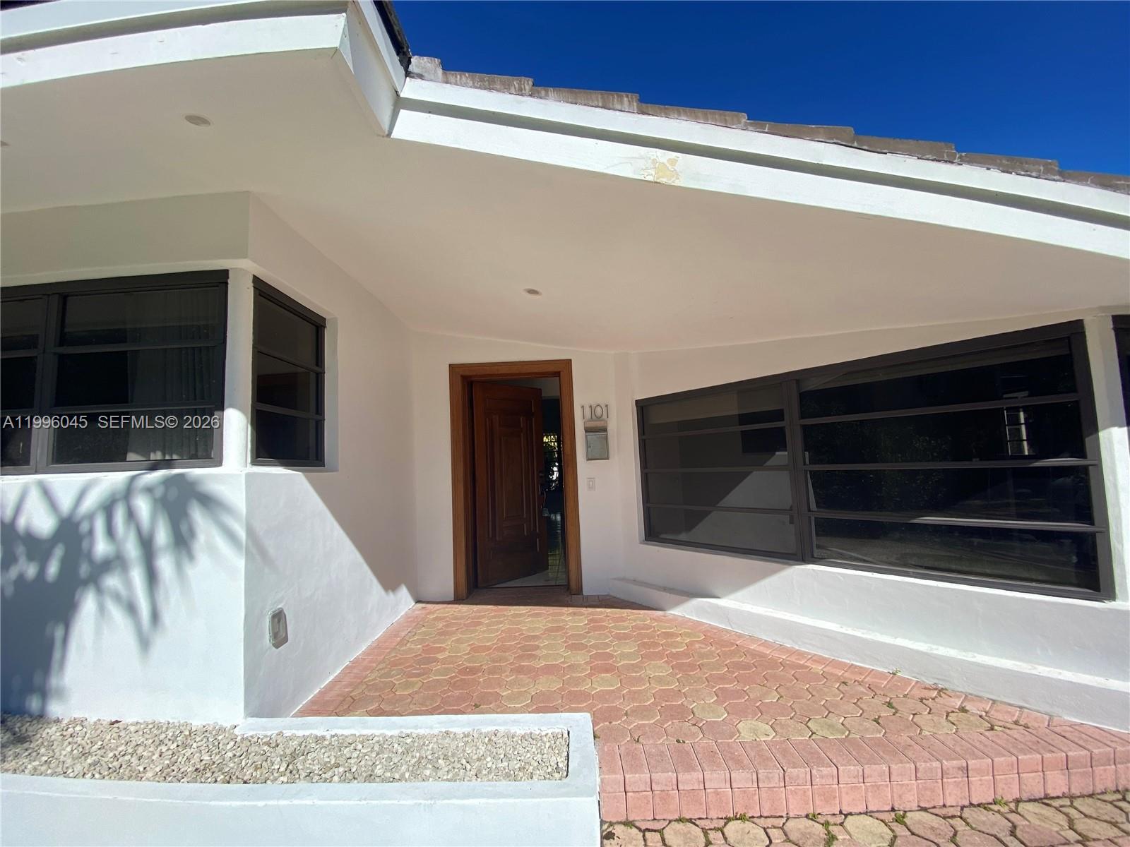 1101 Bay Dr, Miami Beach FL 33141