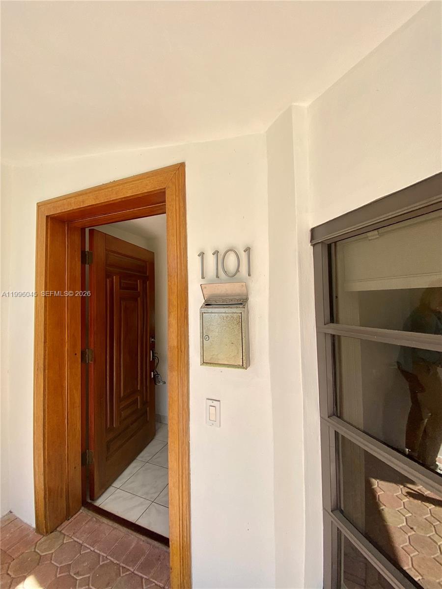 1101 Bay Dr, Miami Beach FL 33141