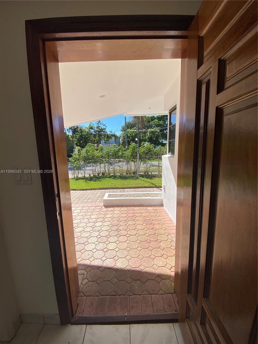 1101 Bay Dr, Miami Beach FL 33141