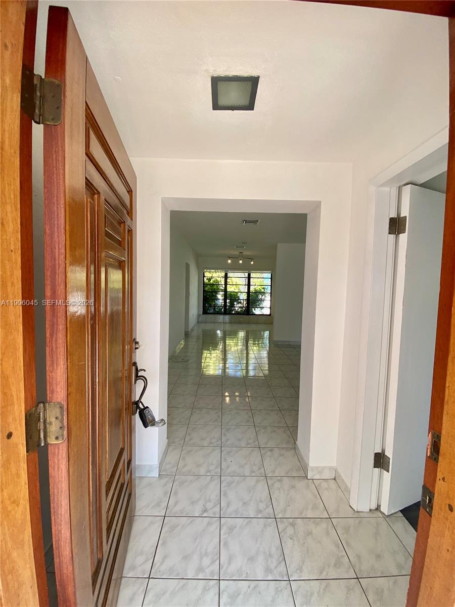1101 Bay Dr, Miami Beach FL 33141