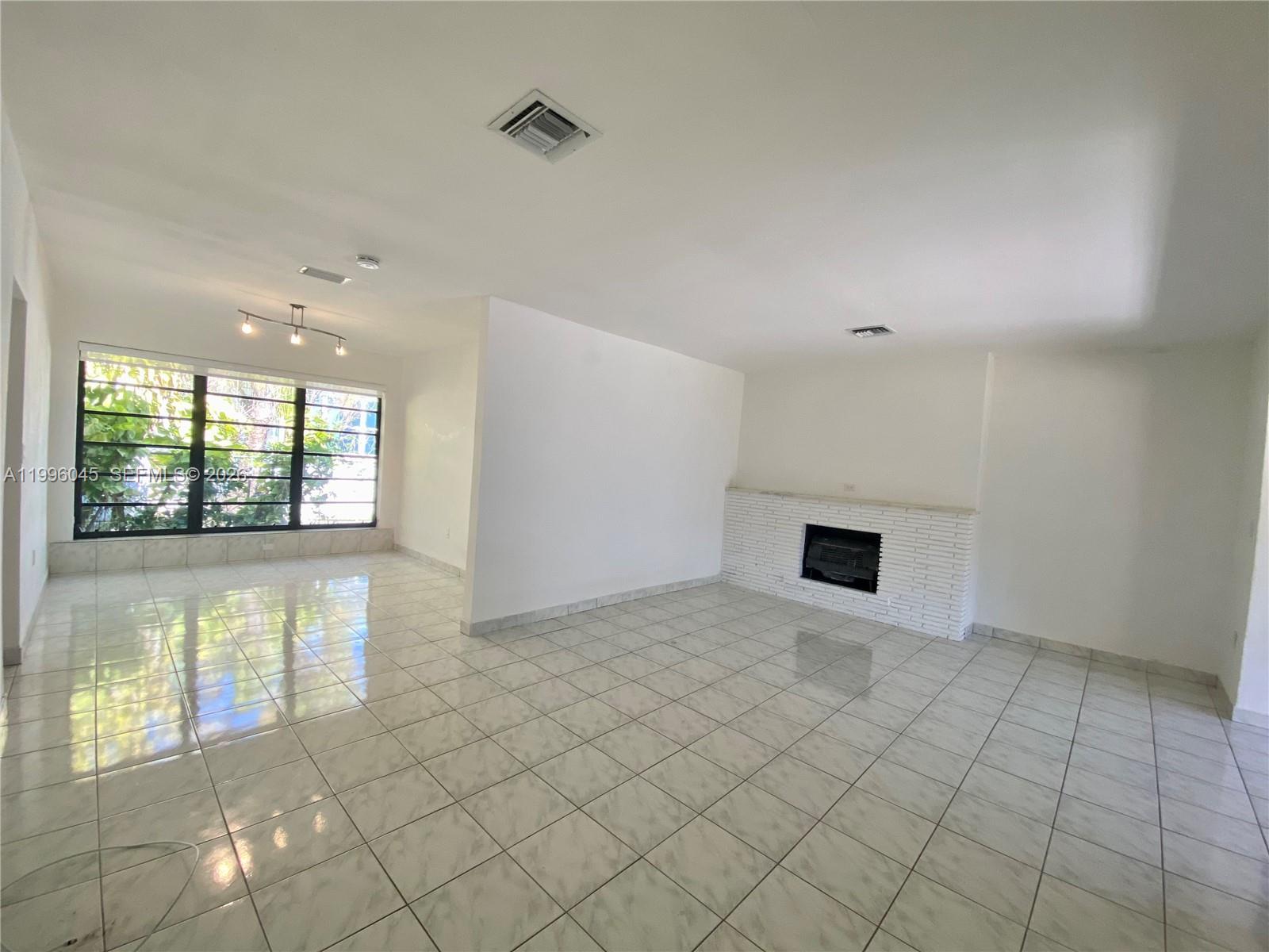 1101 Bay Dr, Miami Beach FL 33141