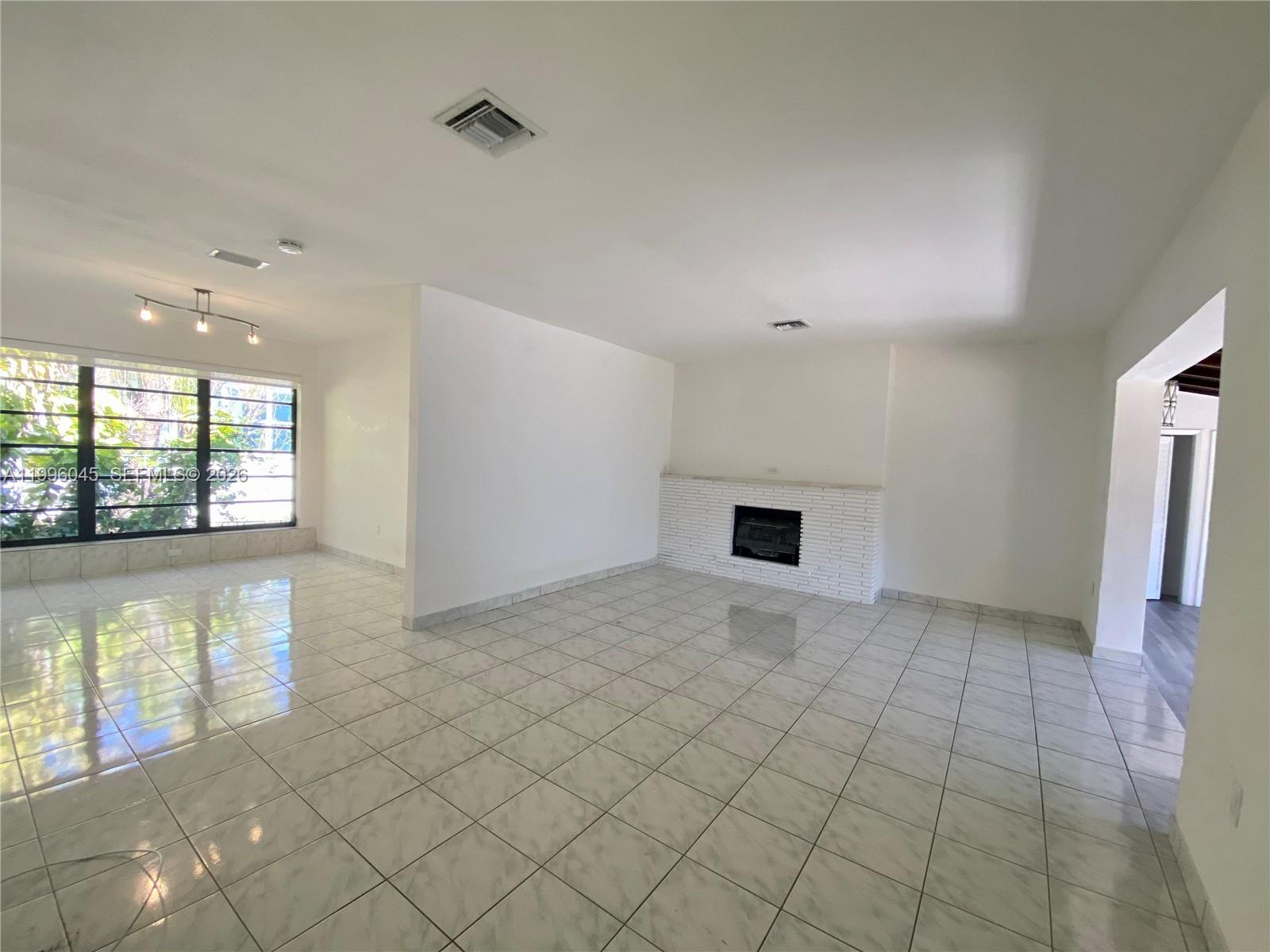 1101 Bay Dr, Miami Beach FL 33141