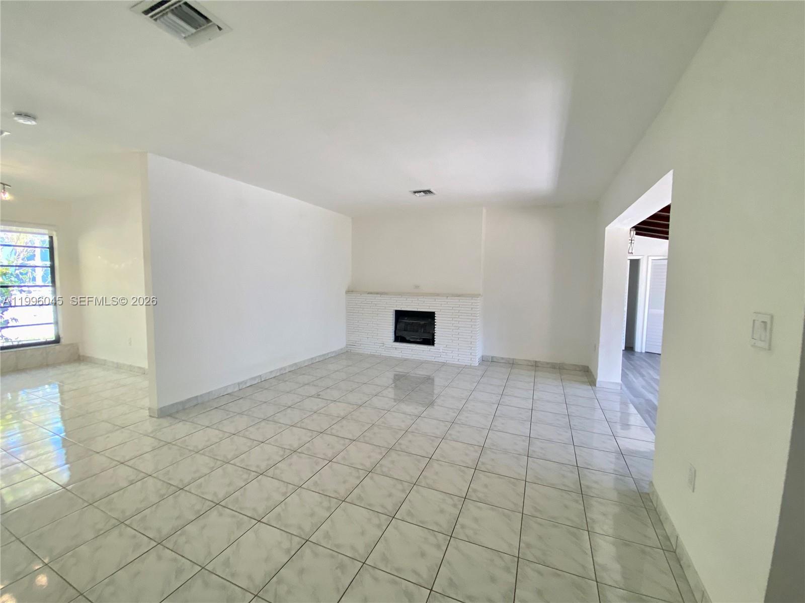 1101 Bay Dr, Miami Beach FL 33141