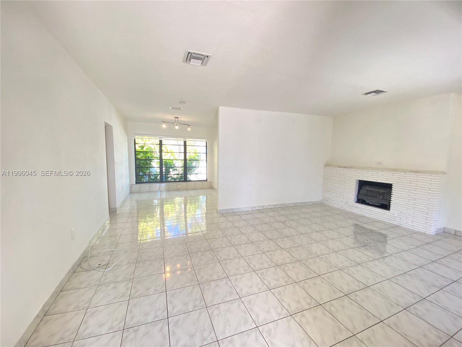 1101 Bay Dr, Miami Beach FL 33141