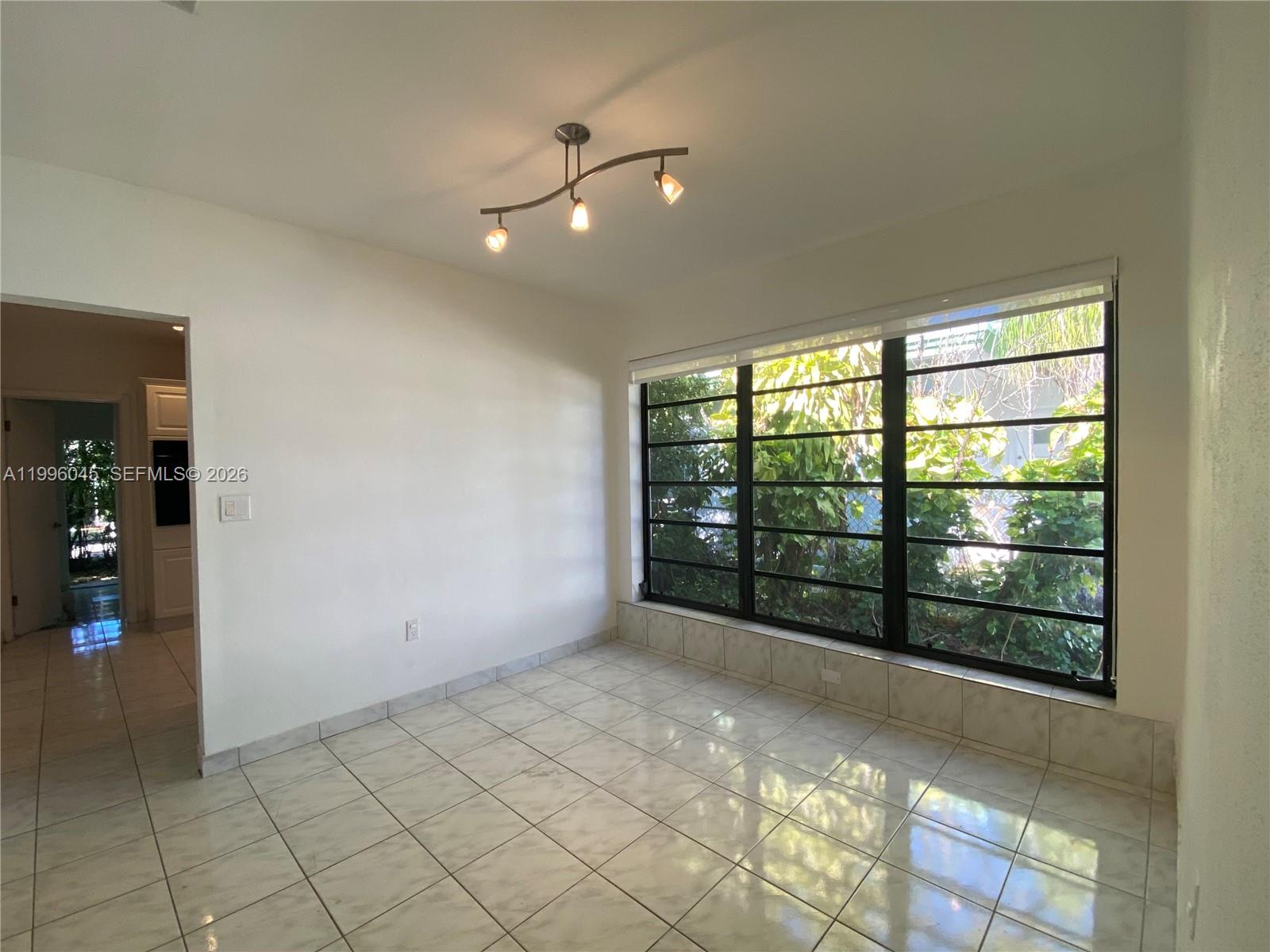 1101 Bay Dr, Miami Beach FL 33141