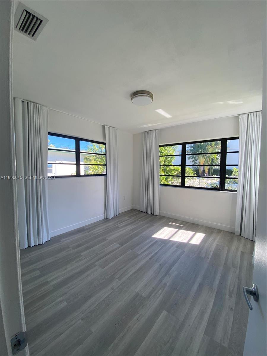 1101 Bay Dr, Miami Beach FL 33141