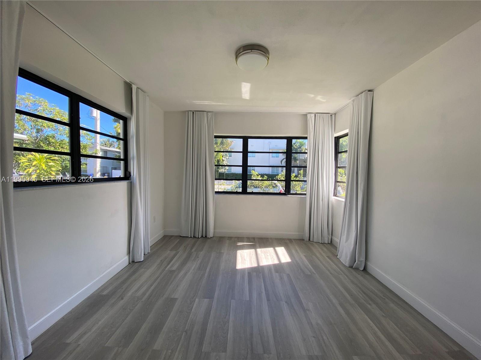 1101 Bay Dr, Miami Beach FL 33141