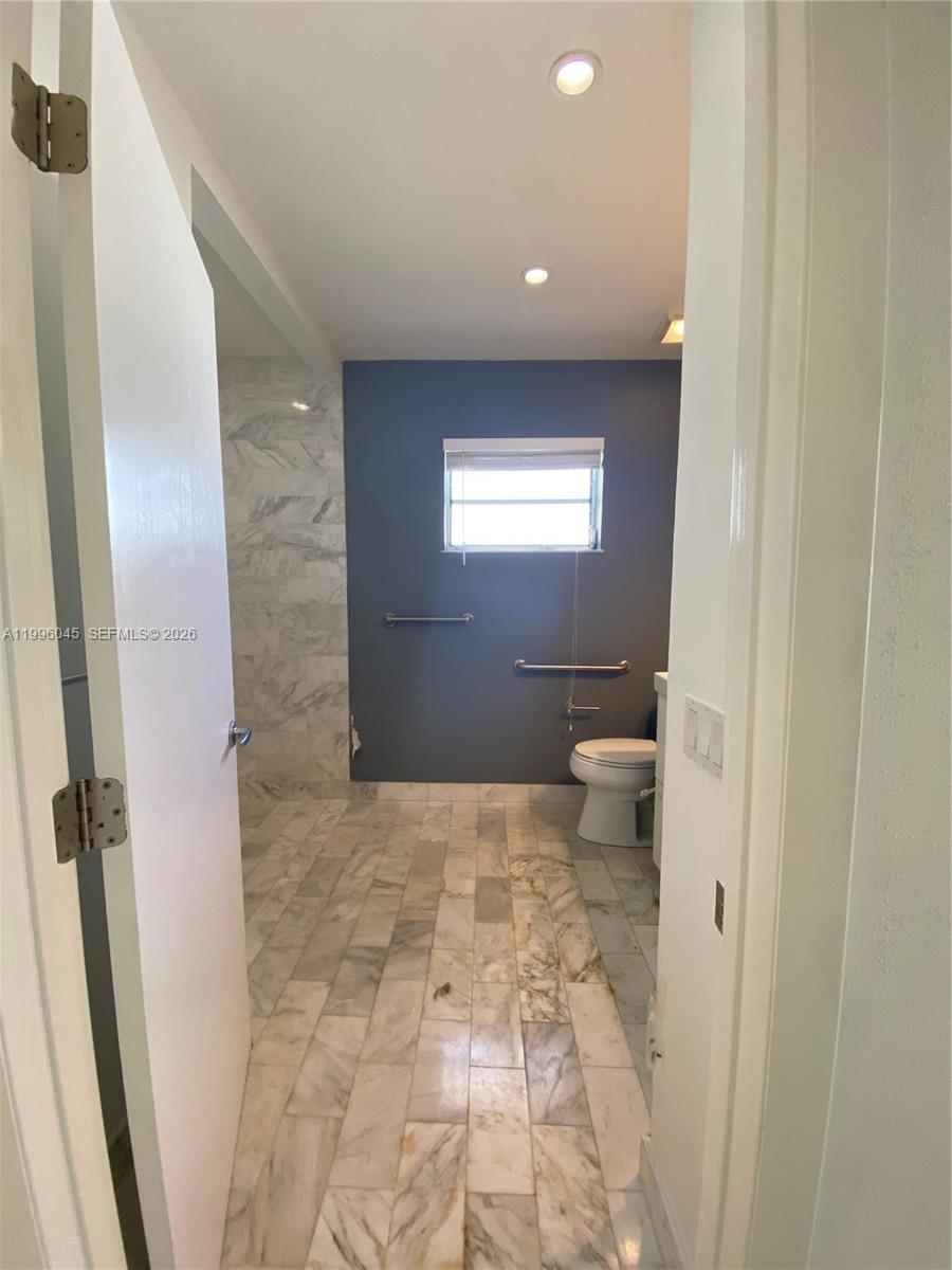 1101 Bay Dr, Miami Beach FL 33141