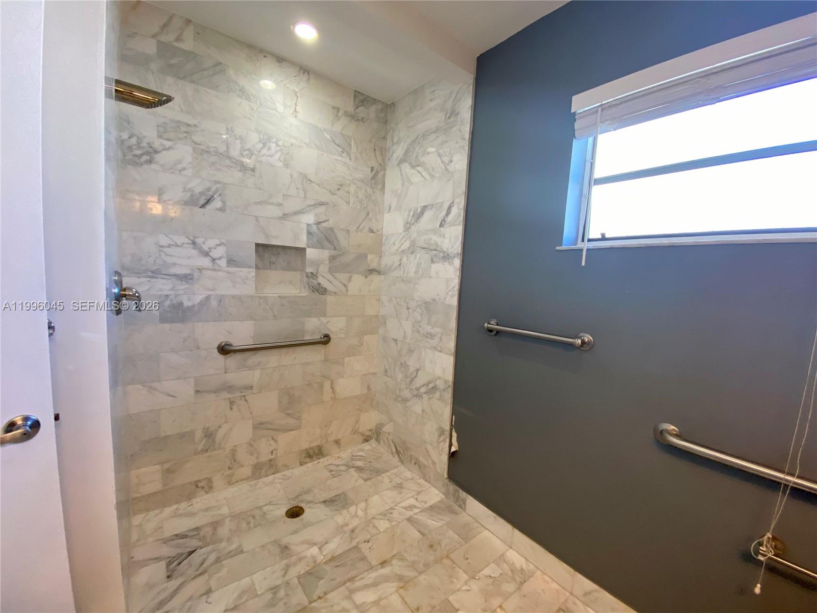 1101 Bay Dr, Miami Beach FL 33141