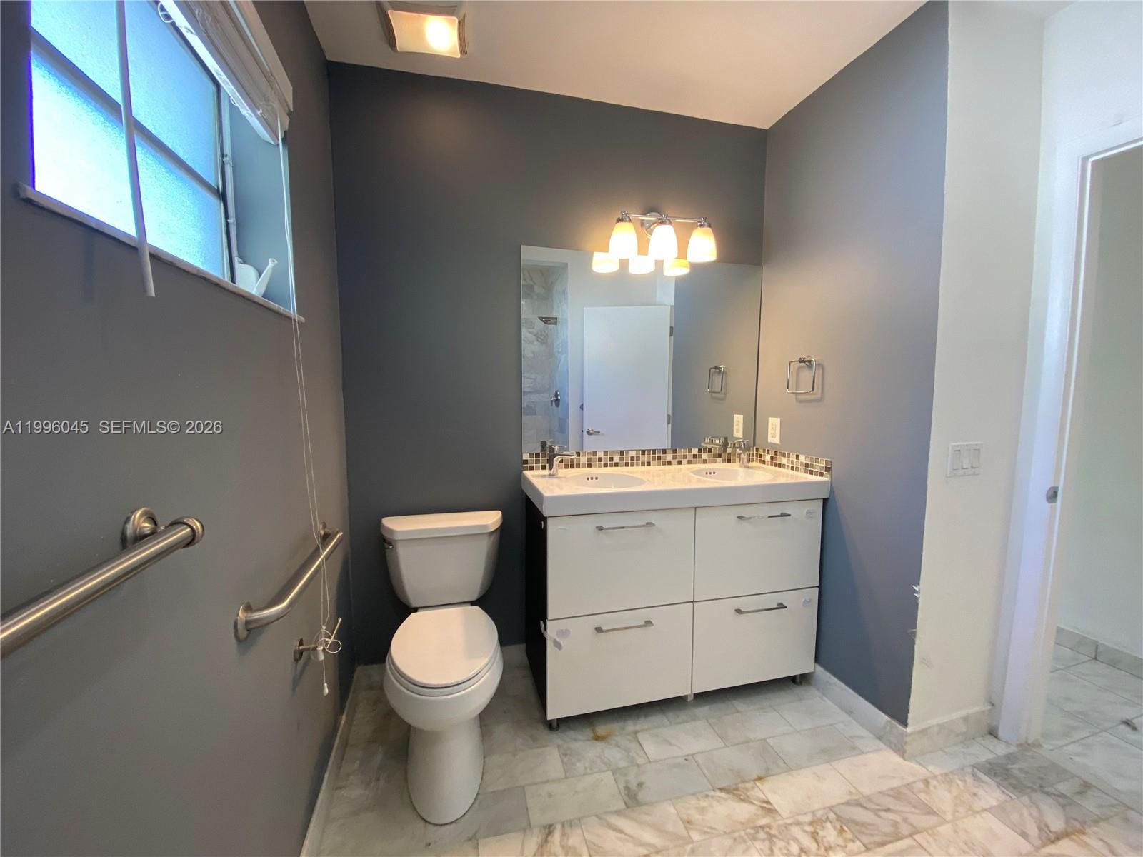 1101 Bay Dr, Miami Beach FL 33141