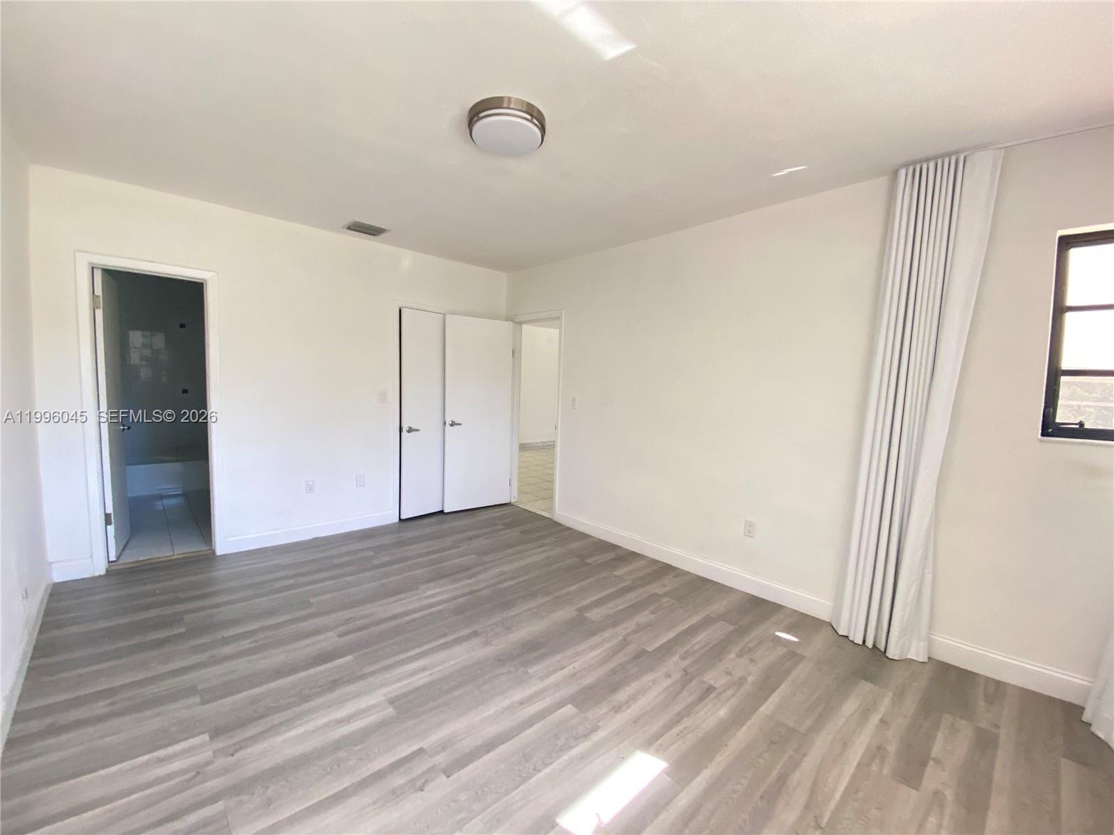 1101 Bay Dr, Miami Beach FL 33141