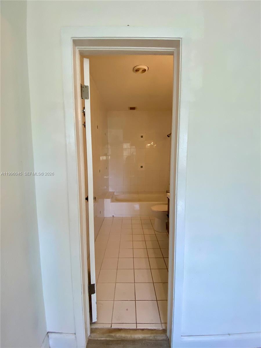 1101 Bay Dr, Miami Beach FL 33141