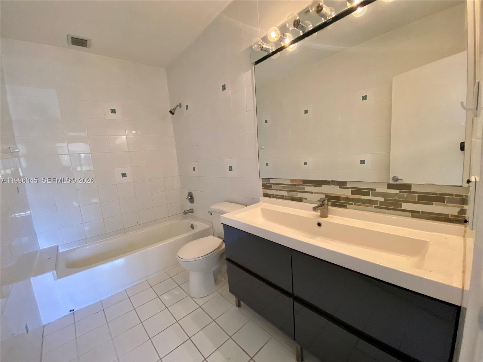 1101 Bay Dr, Miami Beach FL 33141