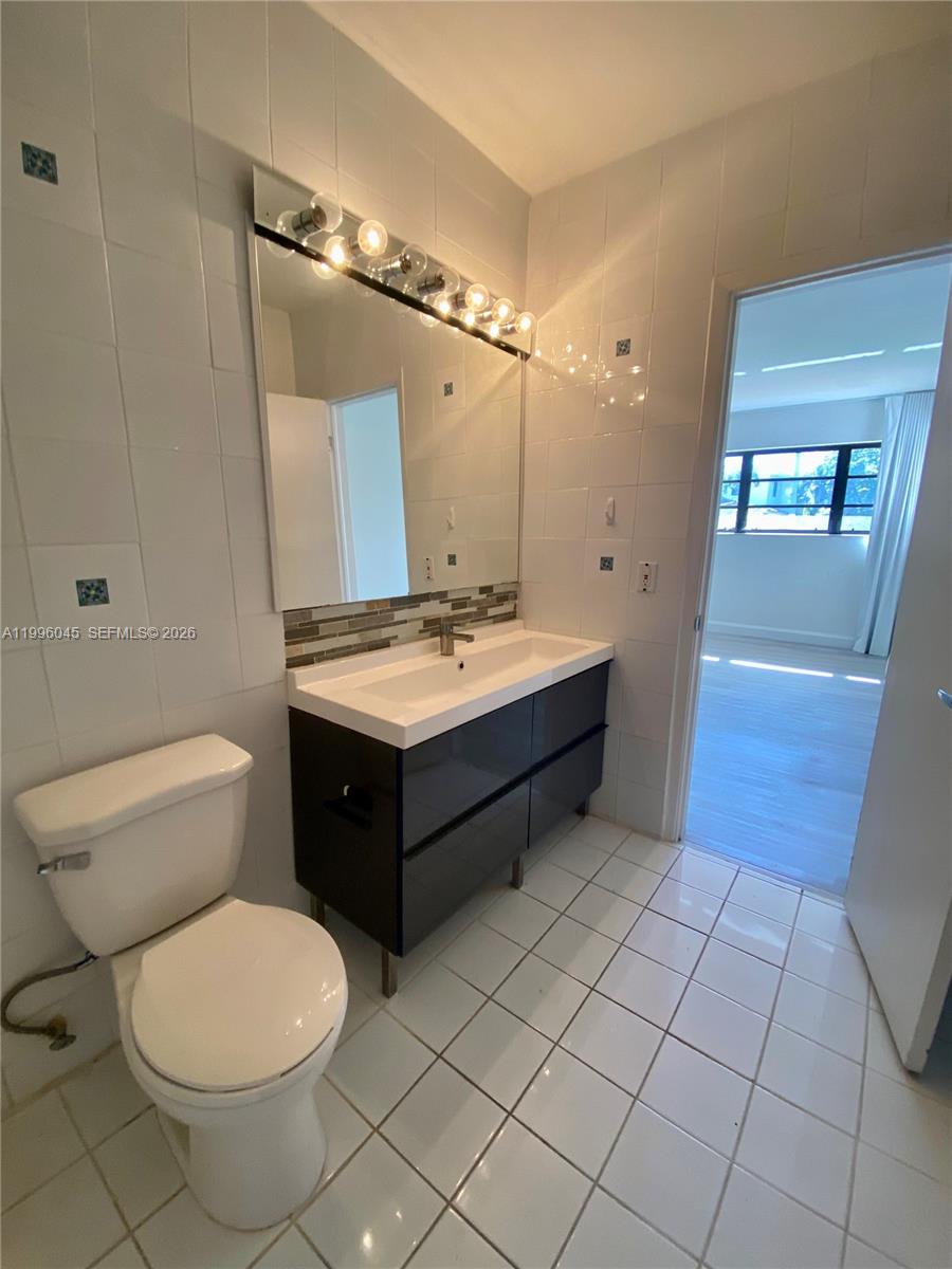1101 Bay Dr, Miami Beach FL 33141