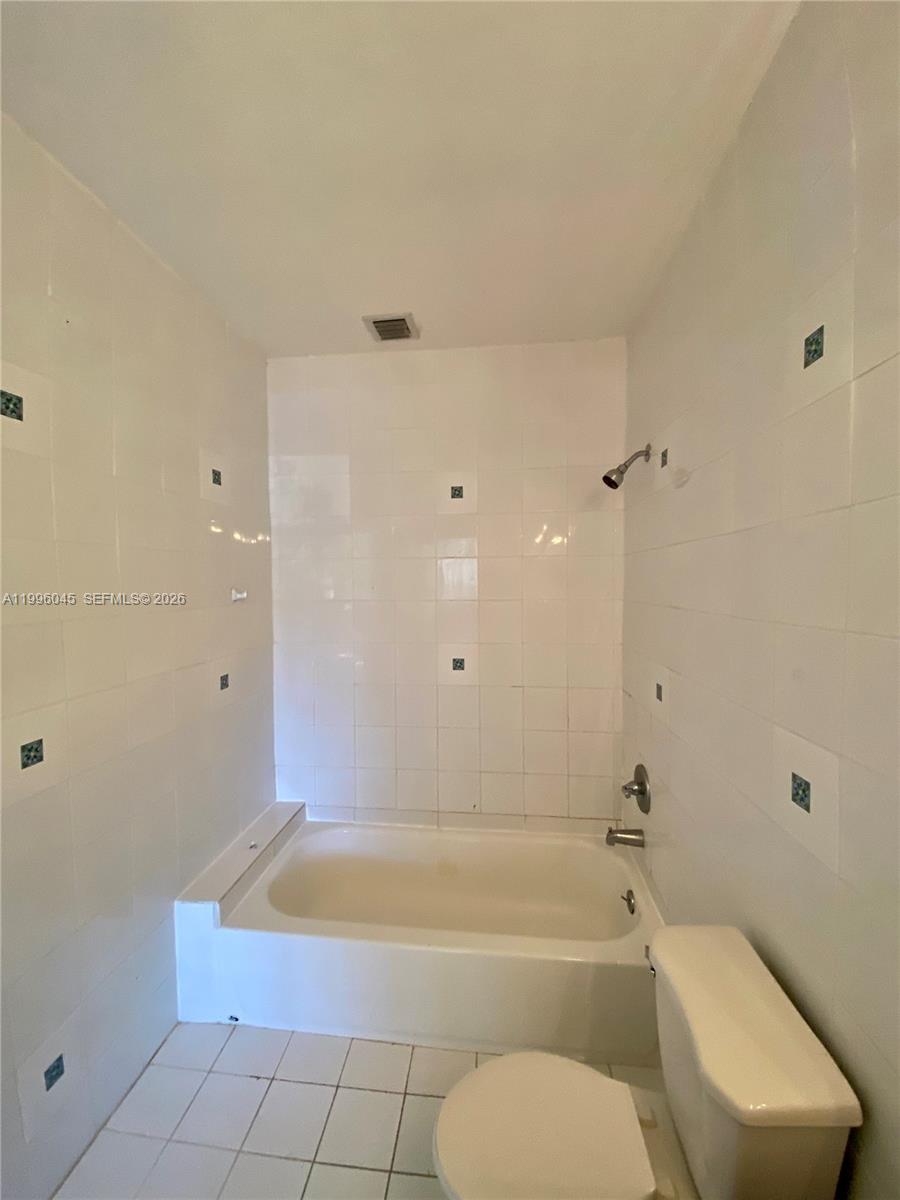 1101 Bay Dr, Miami Beach FL 33141