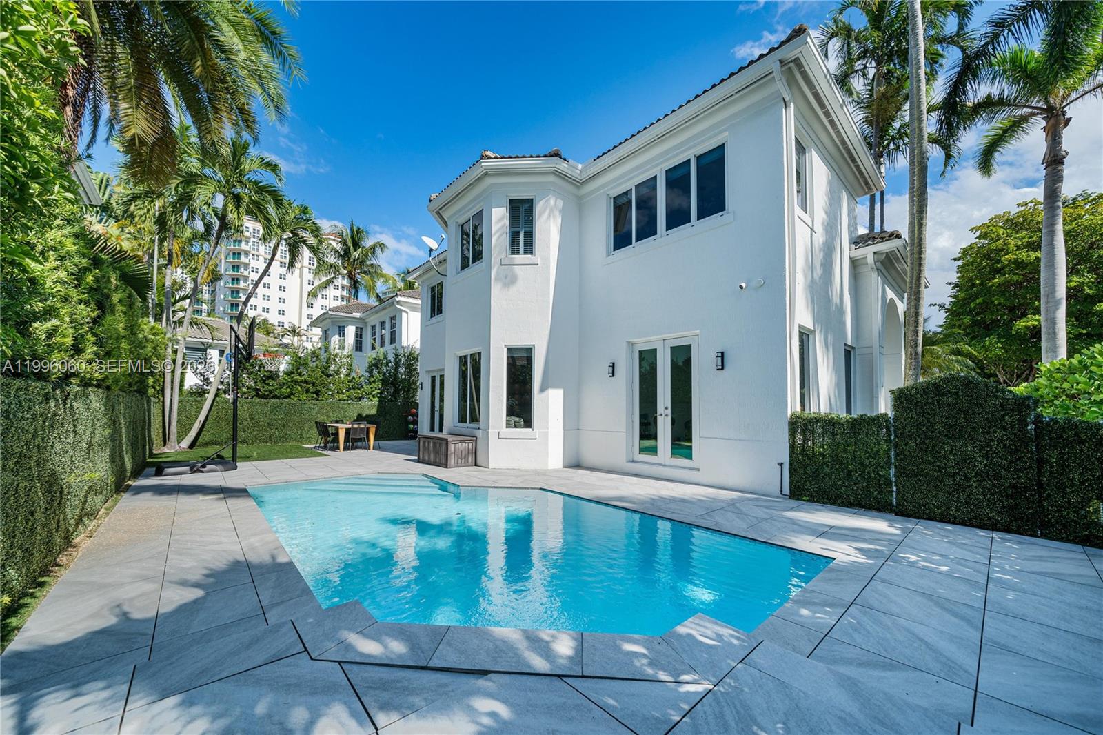 3703 NE 199th St, Aventura FL 33180