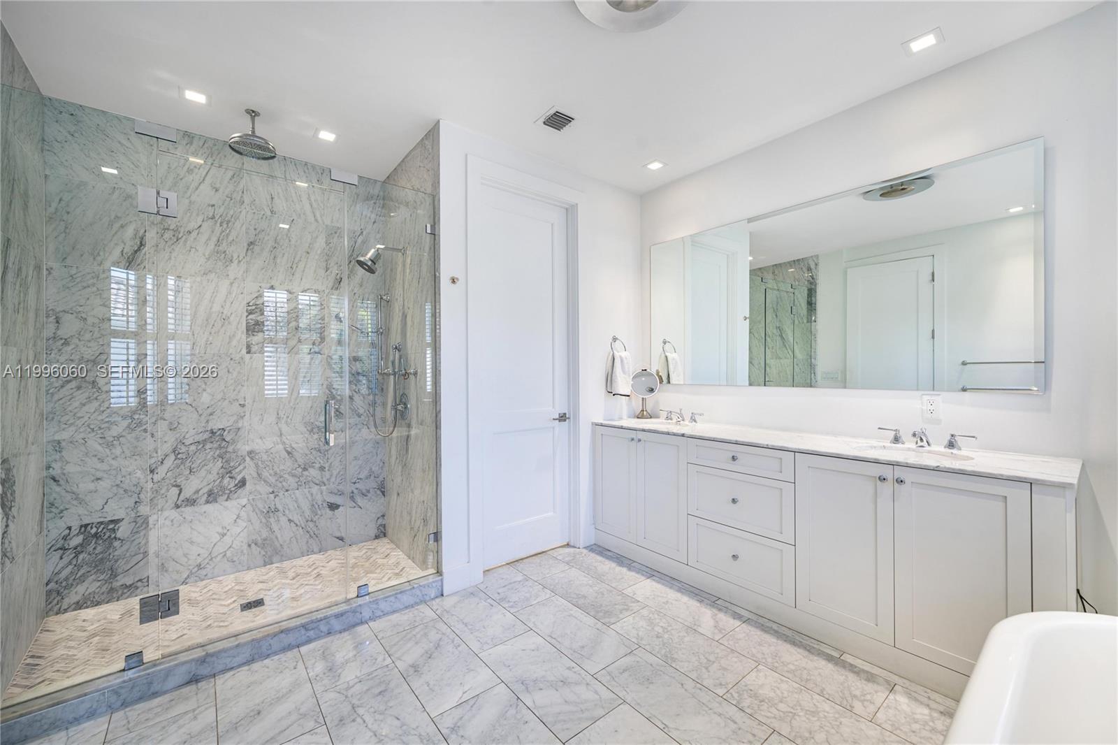 3703 NE 199th St, Aventura FL 33180
