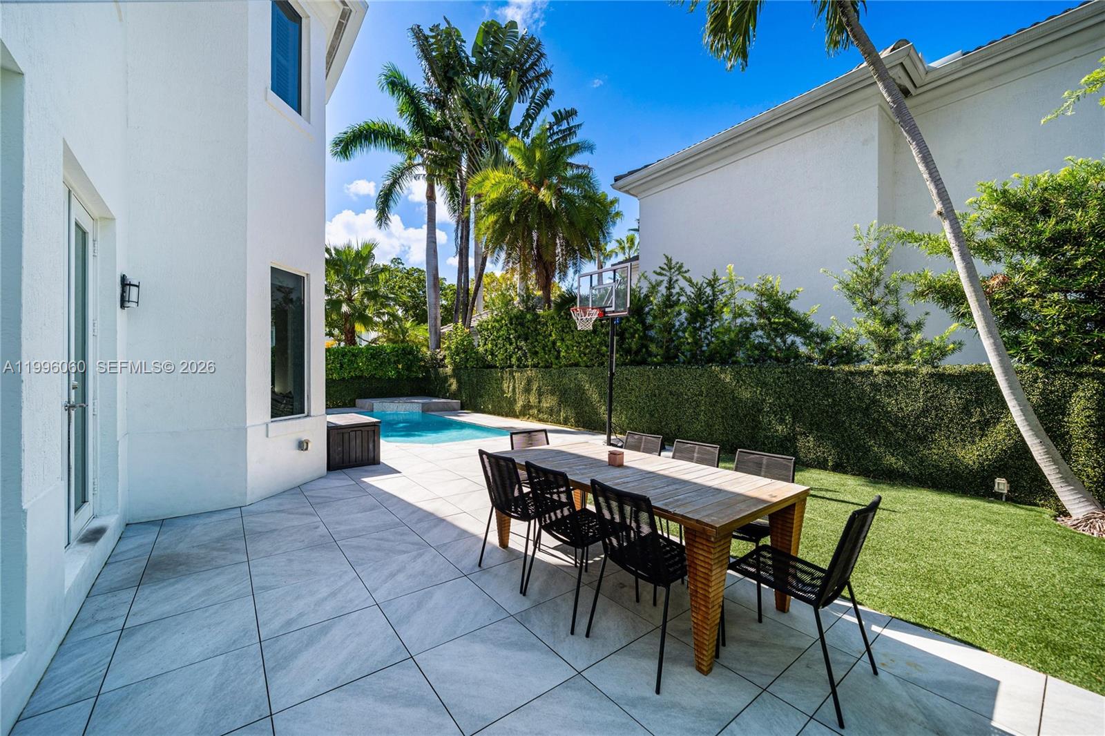 3703 NE 199th St, Aventura FL 33180