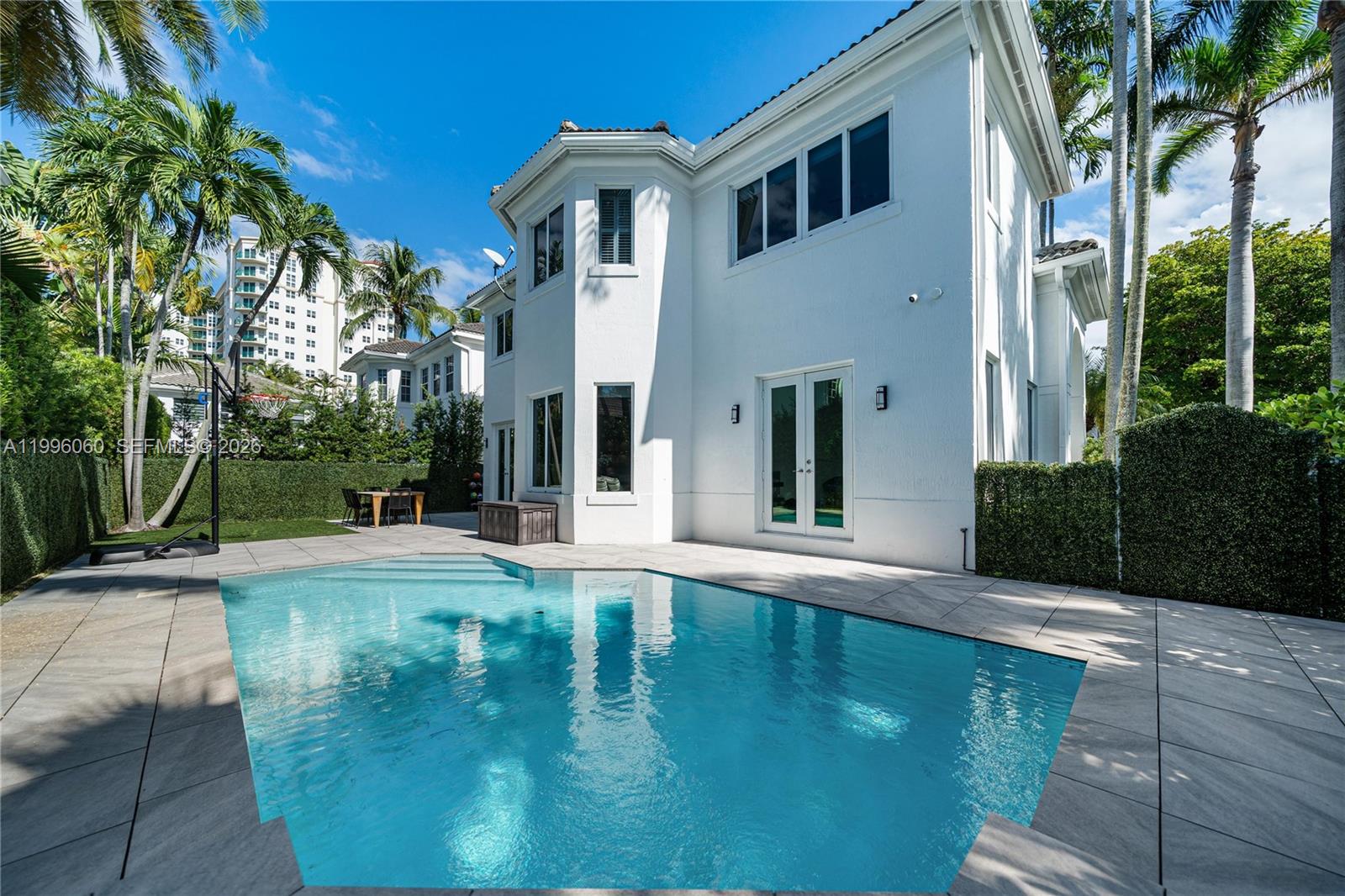 3703 NE 199th St, Aventura FL 33180