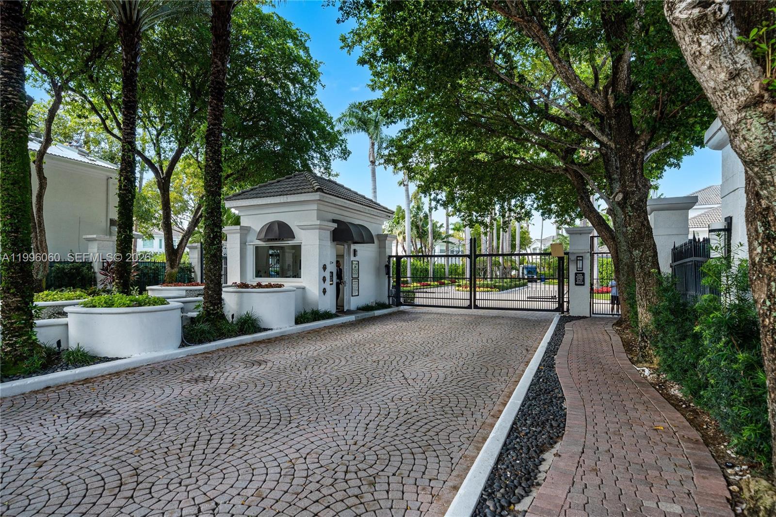 3703 NE 199th St, Aventura FL 33180