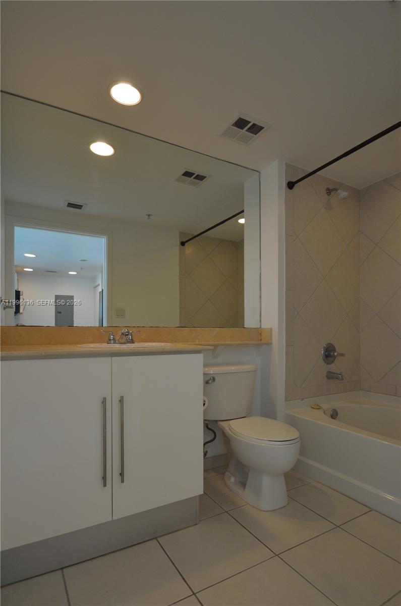 325 S Biscayne Blvd #2320, Miami FL 33131