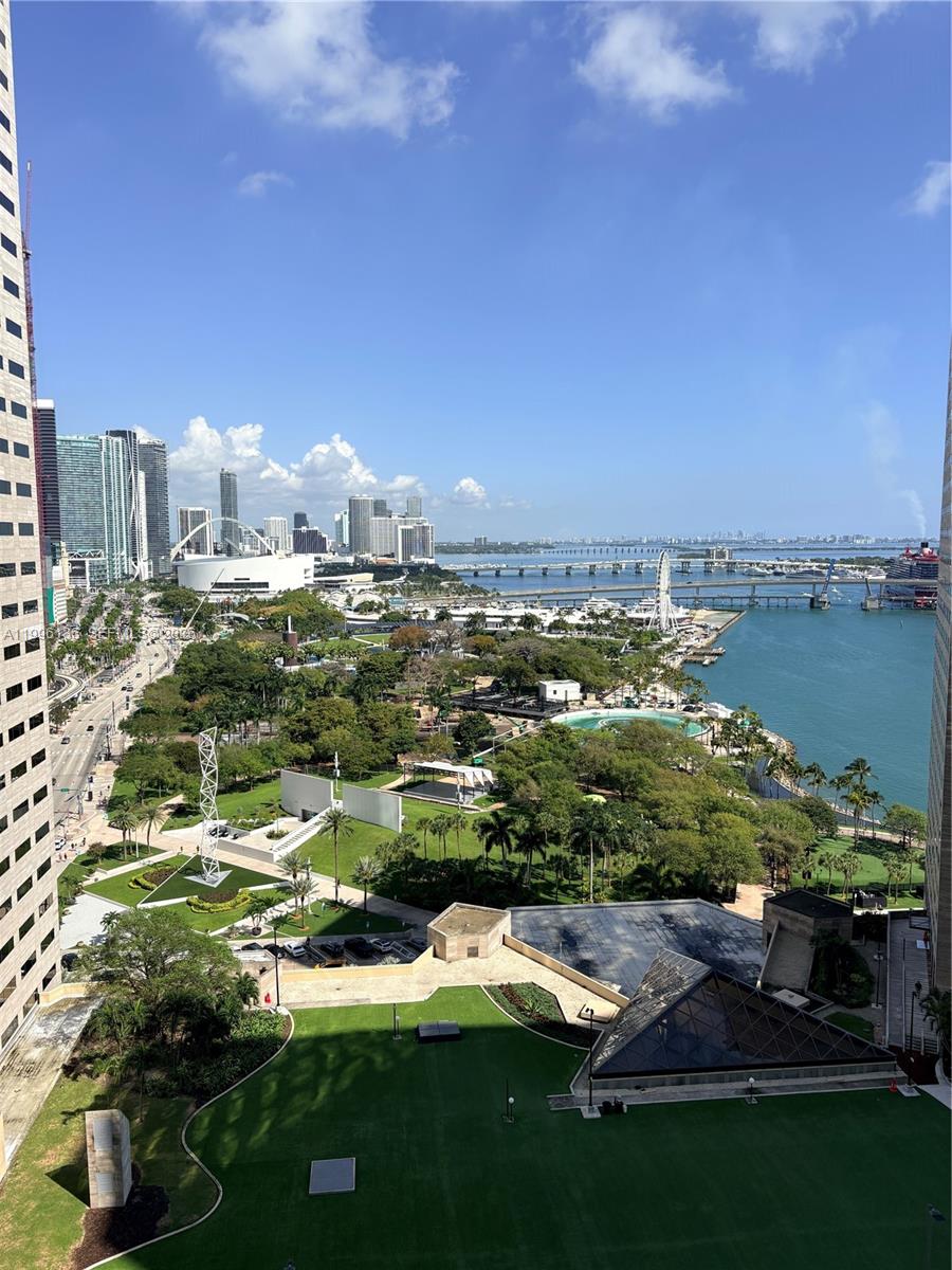 325 S Biscayne Blvd #2320, Miami FL 33131