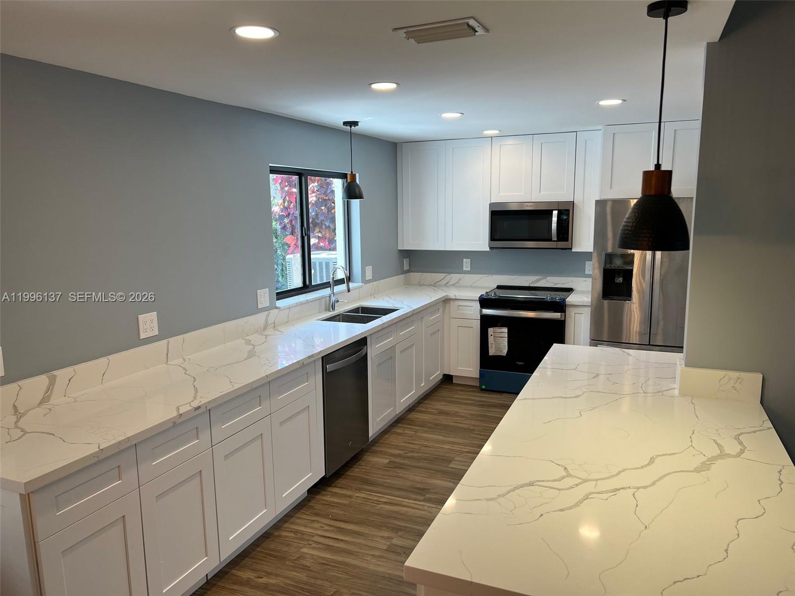 234 Avalon Ave, Lauderdale By The Sea FL 33308