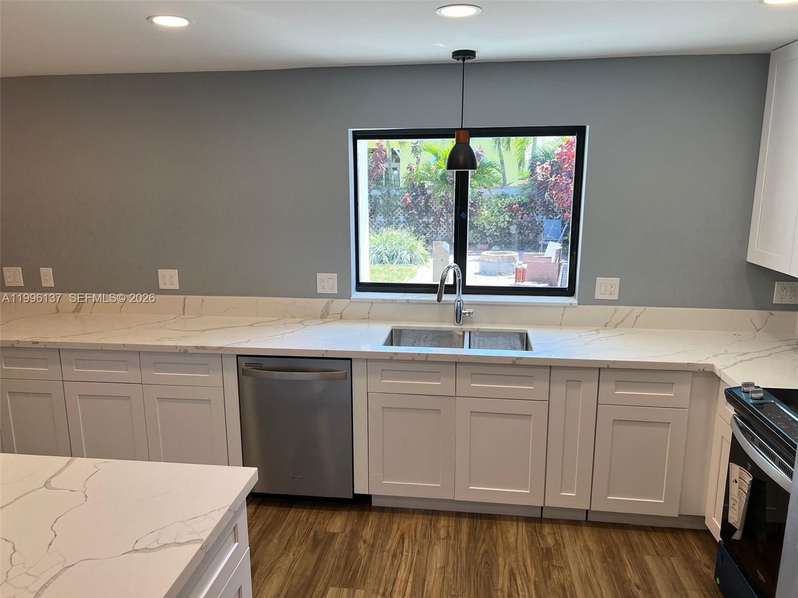 234 Avalon Ave, Lauderdale By The Sea FL 33308