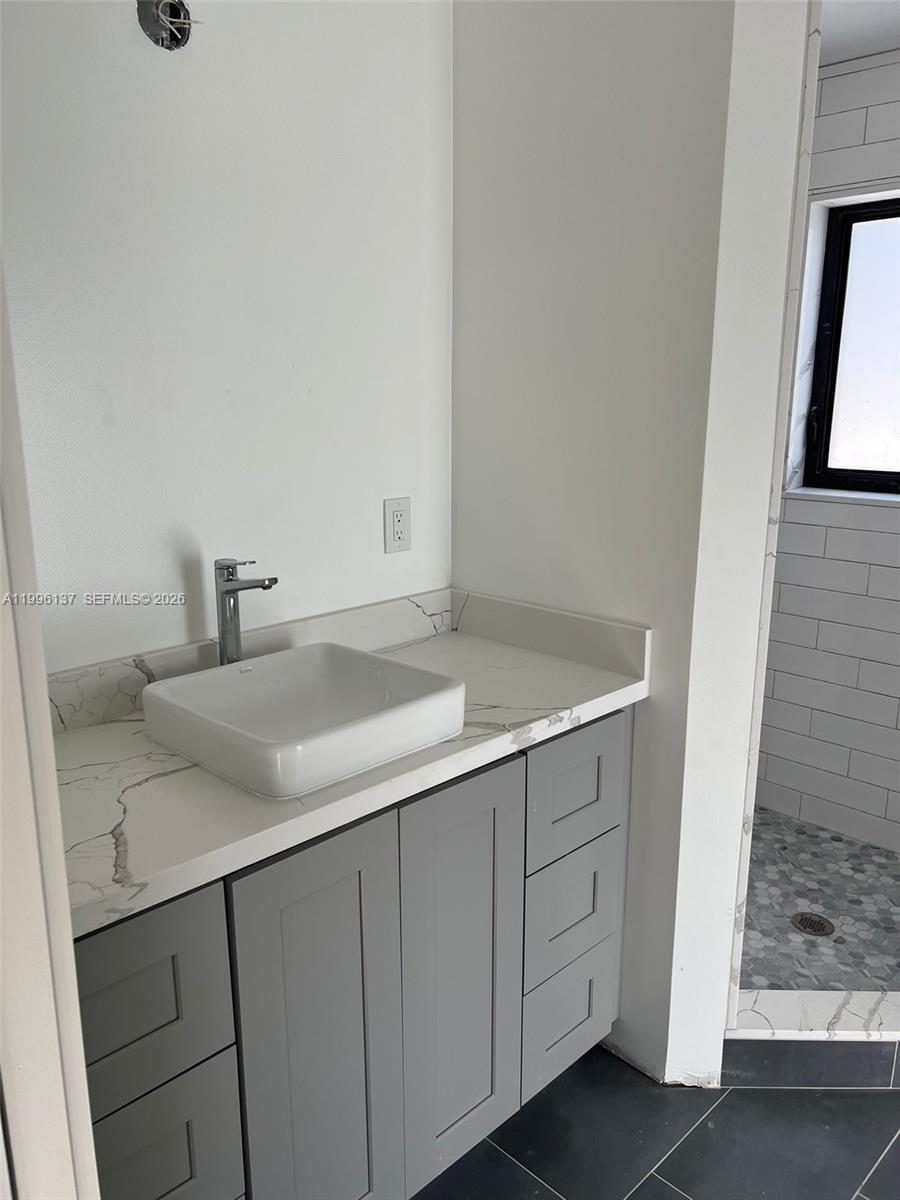 234 Avalon Ave, Lauderdale By The Sea FL 33308